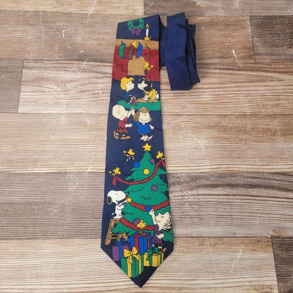 Peanuts Charlie Brown Snoopy Christmas Holiday Neck Tie Vintage Silk  W-4" L-56"
